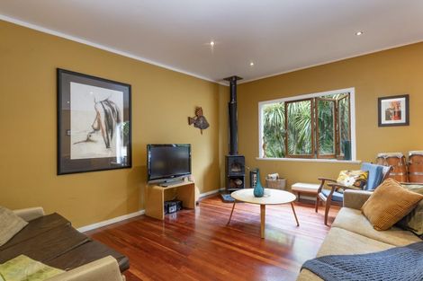 Photo of property in 33 Glenesk Road, Piha, New Lynn, 0772
