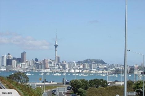 Photo of property in 5 Sylvan Avenue, Northcote, Auckland, 0627