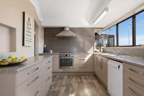 Photo of property in 21 Victory Street, Welcome Bay, Tauranga, 3112