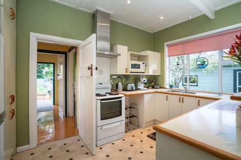 Photo of property in 72 Wellington Road, Paekakariki, 5034