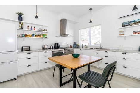 Photo of property in 43 Rhodes Street, Waimate, 7924