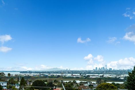 Photo of property in 1 Cron Avenue, Te Atatu South, Auckland, 0610