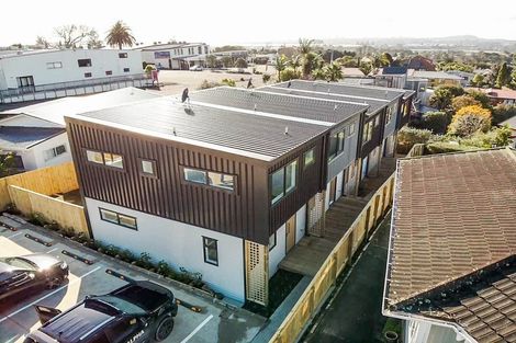 Photo of property in 4337a Great North Road, Glendene, Auckland, 0602