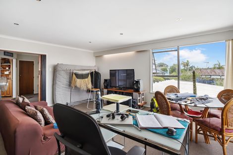 Photo of property in 75 Gossamer Drive, Pakuranga Heights, Auckland, 2010