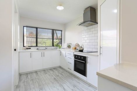 Photo of property in 5/20a Lavery Place, Sunnynook, Auckland, 0632