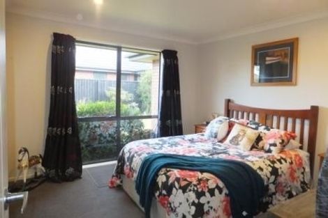 Photo of property in 2 Ross Place, Northwood, Christchurch, 8051