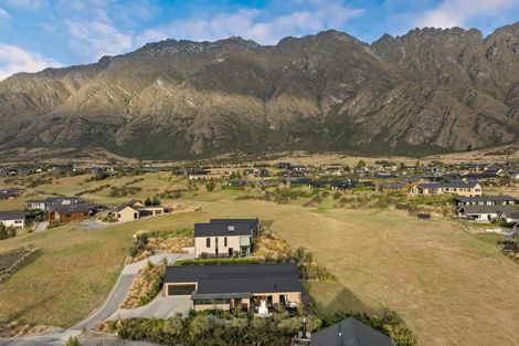 Photo of property in 9 Arran Lane, Jacks Point, Queenstown, 9371