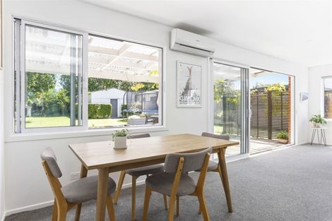 Photo of property in 53 Beach Road, Te Atatu Peninsula, Auckland, 0610