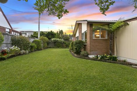 Photo of property in 3/5 Tobruk Crescent, Milford, Auckland, 0620