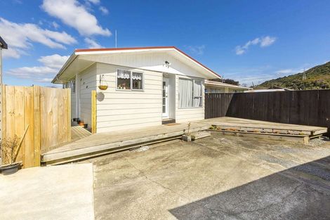 Photo of property in 50b Hartford Crescent, Totara Park, Upper Hutt, 5018