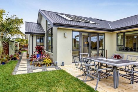 Photo of property in 19 Dolphin Parade, Bell Block, New Plymouth, 4312