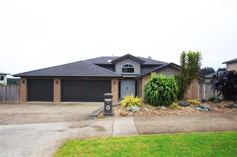 Photo of property in 8 Henriette Place, The Gardens, Auckland, 2105
