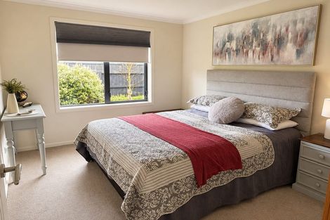 Photo of property in 2 Angus Place, Carterton, 5713