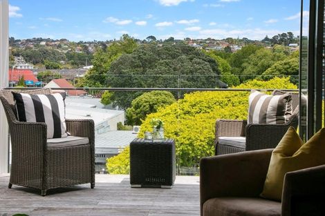 Photo of property in Esplanade Apartments, 8/16 Beach Front Lane, Browns Bay, Auckland, 0630