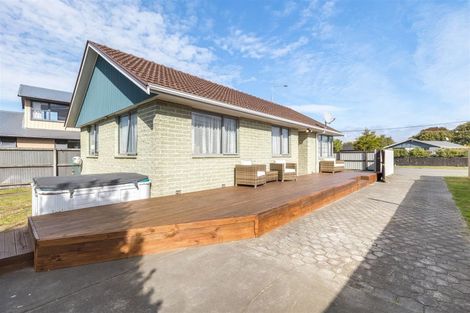 Photo of property in 467 Mairehau Road, Parklands, Christchurch, 8083