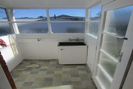 Photo of property in 2/24 Knights Road, Rothesay Bay, Auckland, 0630