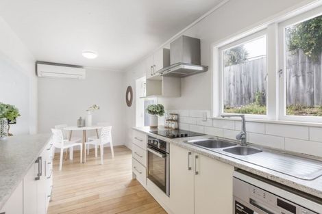 Photo of property in 9 Hellyers Street, Birkdale, Auckland, 0626