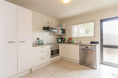 Photo of property in 4/94 Glengarry Road, Glen Eden, Auckland, 0602
