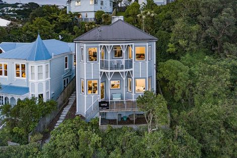 Photo of property in 112 Kelburn Parade, Kelburn, Wellington, 6012