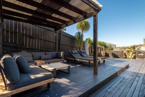 Photo of property in 2/31 Kiteroa Terrace, Rothesay Bay, Auckland, 0630