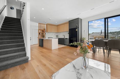 Photo of property in 6a Raeben Avenue, Hillcrest, Auckland, 0627