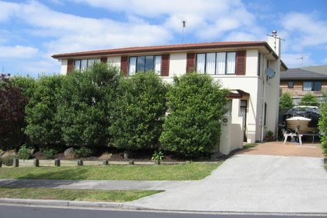 Photo of property in 30 Woodridge Avenue, Northcross, Auckland, 0630