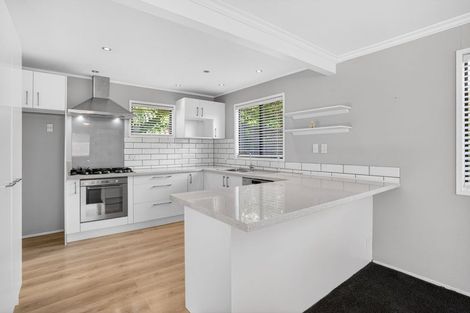 Photo of property in 3/4 Telstar Place, Beach Haven, Auckland, 0626