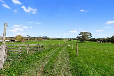 Photo of property in 180 Taupaki Road, Taupaki, Henderson, 0782