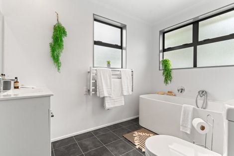 Photo of property in 7a Kempton Street, Greytown, 5712