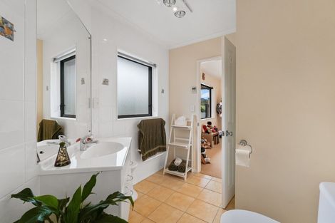 Photo of property in 12 Waitaheke Road, Te Horo, Otaki, 5581