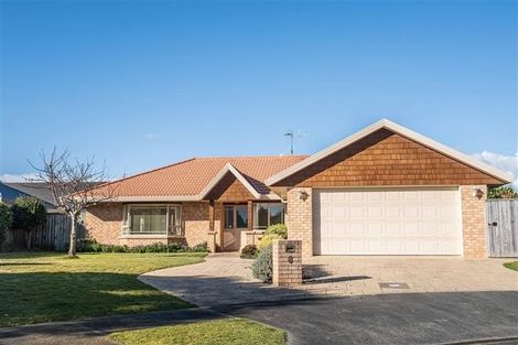 Photo of property in 8 Glen Loch Place, Paraparaumu, 5032