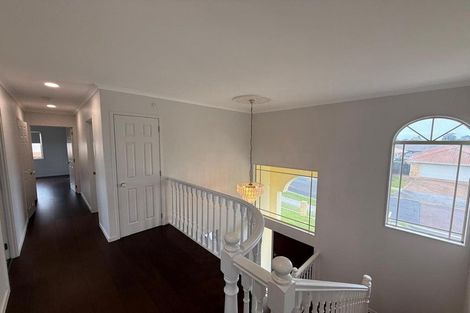 Photo of property in 2 Corta Bella Place, Golflands, Auckland, 2013