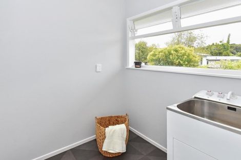 Photo of property in 6 Lawrence Crescent, Hillpark, Auckland, 2102