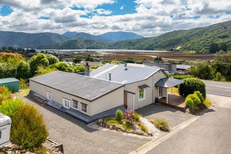 Photo of property in 13e Main Rd Havelock, Havelock, 7100