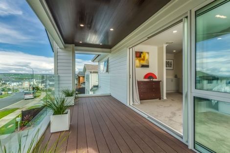 Photo of property in 15 Tawa Place, Orewa, 0931