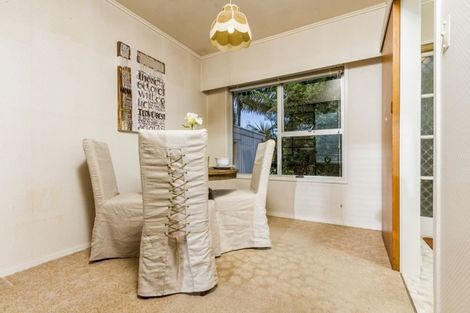 Photo of property in 2/8 Tobruk Crescent, Milford, Auckland, 0620