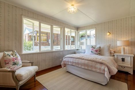 Photo of property in 12 Kiwi Esplanade, Mangere Bridge, Auckland, 2022