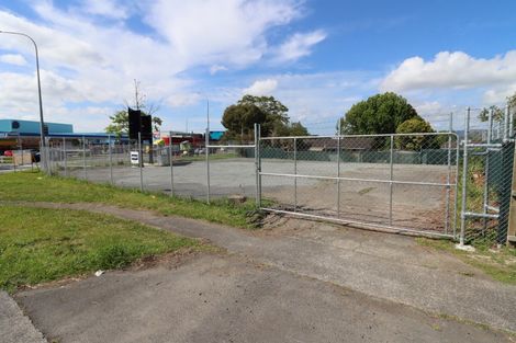 Photo of property in 320 Lincoln Road, Henderson, Auckland, 0610