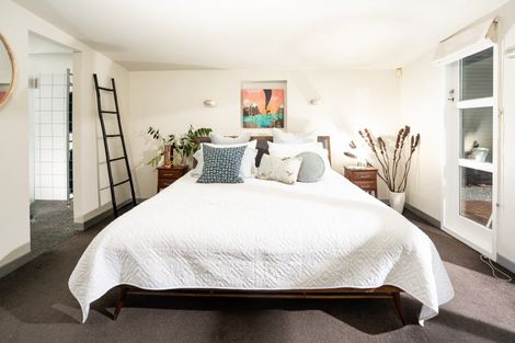 Photo of property in 69 Marine Parade, Seatoun, Wellington, 6022