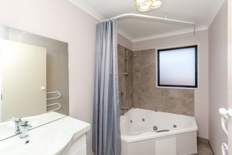 Photo of property in 68 Wairau Road, Oakura, 4314