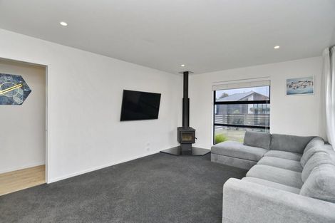 Photo of property in 28 Tara Crescent, Woodend, 7610