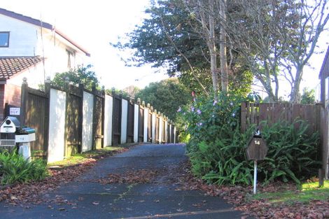 Photo of property in 14 Palmetto Place, Goodwood Heights, Auckland, 2105