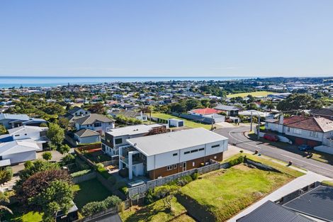 Photo of property in 28 Lismore Street, Strandon, New Plymouth, 4312