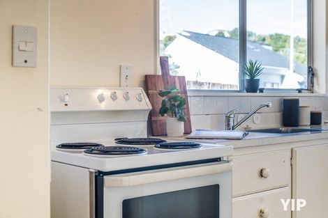 Photo of property in 68 Colchester Crescent, Newlands, Wellington, 6037