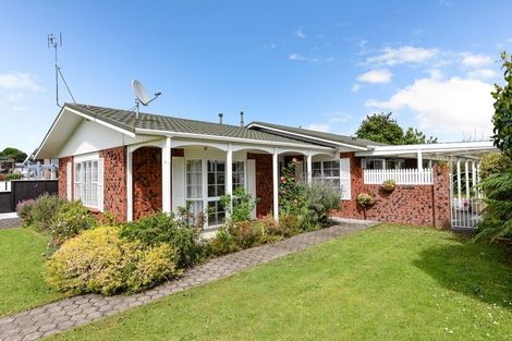 Photo of property in 11 Sandalwood Drive, Dinsdale, Hamilton, 3204