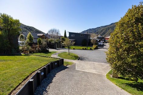 Photo of property in 8 Whitby Close, Waikawa, Picton, 7220