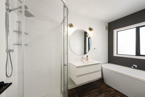 Photo of property in 7b Grumman Lane, Newlands, Wellington, 6037