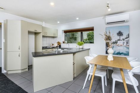 Photo of property in 2/23 Heathglen Place, Bayview, Auckland, 0629