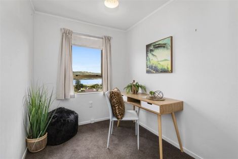 Photo of property in 1/4 Kinloch Place, Papakowhai, Porirua, 5024