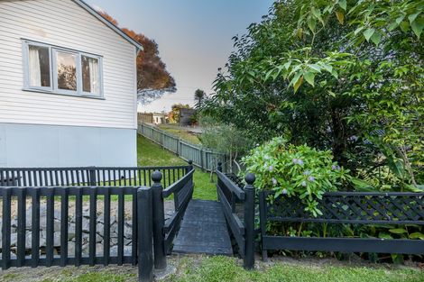 Photo of property in 48 Eastglen Road, Glen Eden, Auckland, 0602
